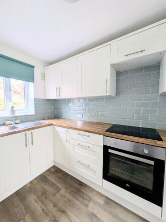 2 bed property, in Hamilton Road, £115,000