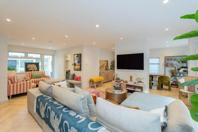 3 bed property, in Twinoaks, £1,250,000