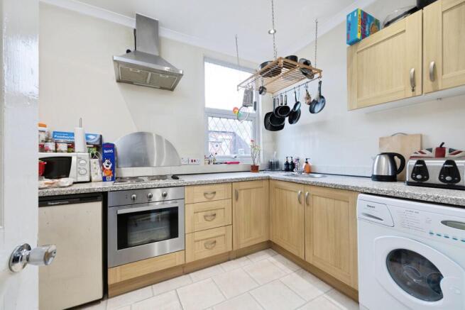 2 bed property, in Carlton Street, £75,000