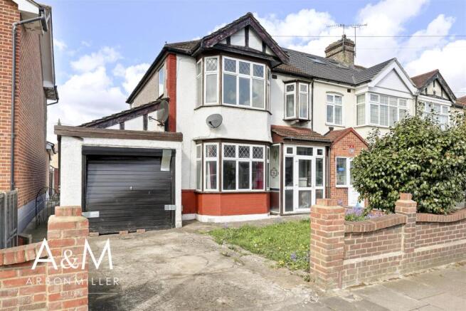 4 bed property, in Craven Gardens, £575,000