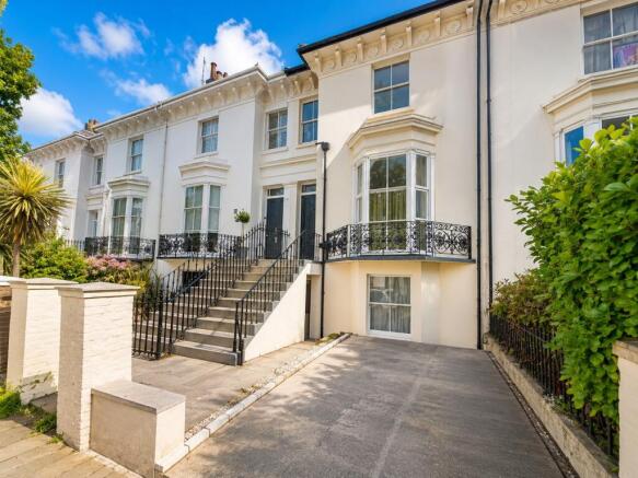 6 bed property, in Compton Avenue, £800,000