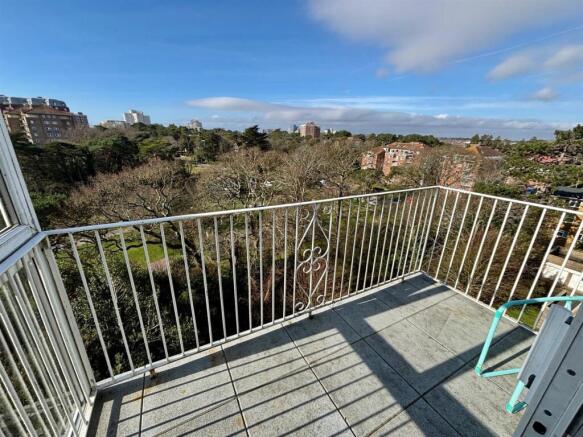 2 bed property, in Boscombe Spa Road, £215,000