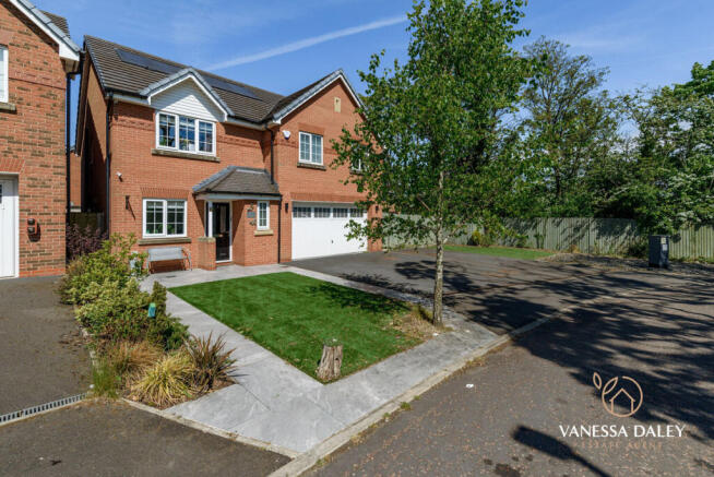 5 bed property, in Westward Close, £500,000