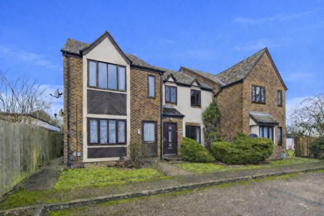 1 bed property, in Old Park Road, £175,000