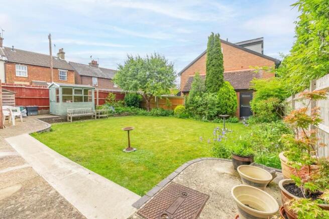 3 bed property, in Longfield Road, £800,000