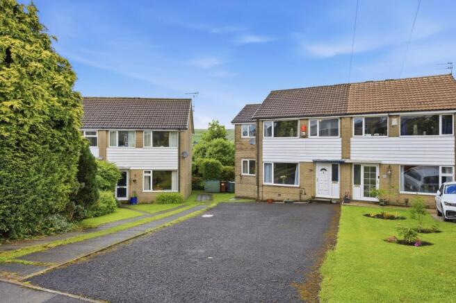 4 bed property, in Hameldon Road, £325,000