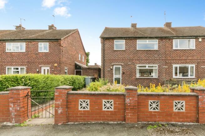 3 bed property, in Queens Drive, £170,000