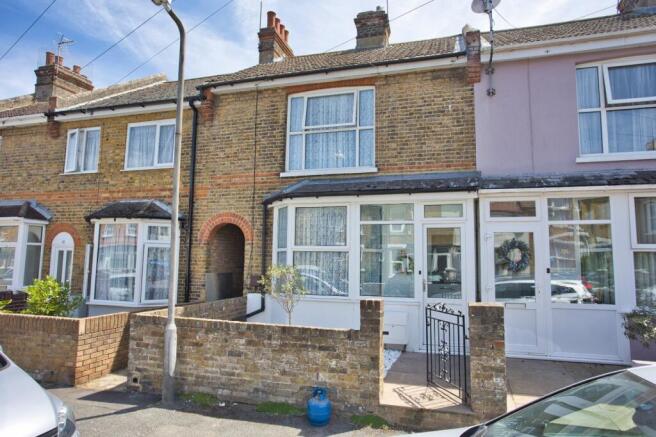 3 bed property, in Downs Road, £350,000