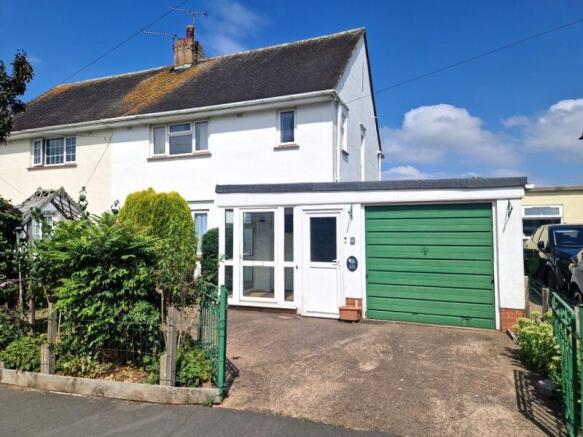 3 bed property, in Parkway, £310,000