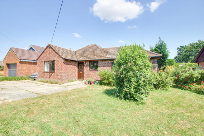 4 bed property, in WALTHAM CHASE - NO CHAIN., £500,000