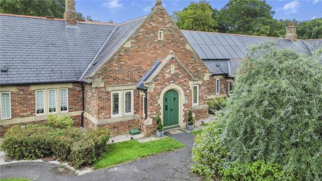 2 bed property, in Brierley Drive, £299,000