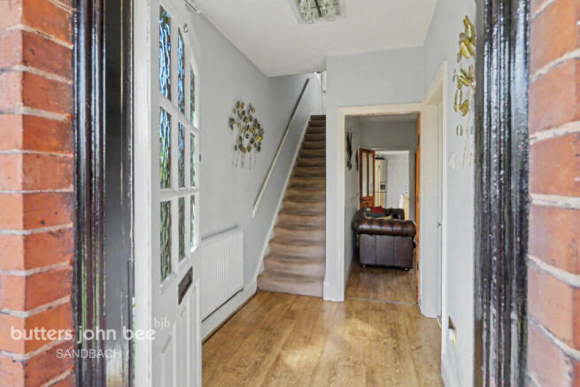 4 bed property, in Clifton Road, £350,000