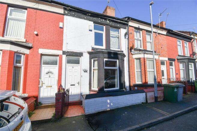 2 bed property, in Charlcombe Street, £90,000