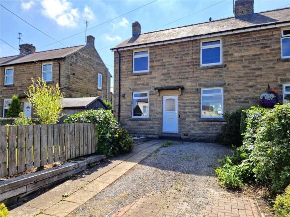 2 bed property, in Corn Close, £210,000