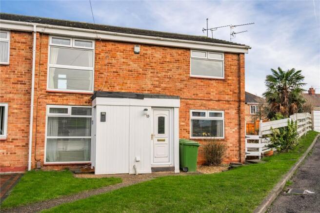 2 bed property, in Claymore Close, £95,000