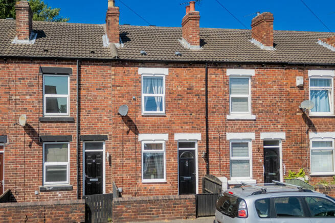 2 bed property, in Aketon Road, £140,000