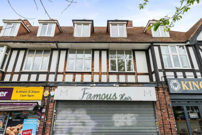 2 bed property, in Hastings Road, £300,000