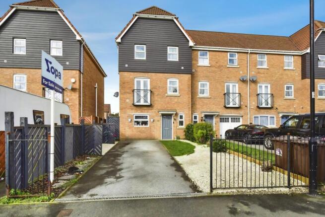 4 bed property, in Wharf Road, £240,000