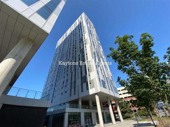 2 bed property, in Michigan Avenue, £165,000