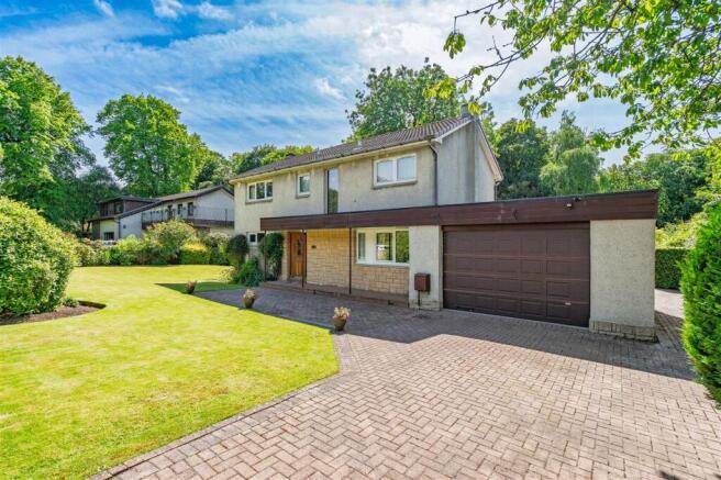 4 bed property, in Woodlands Park, £480,000