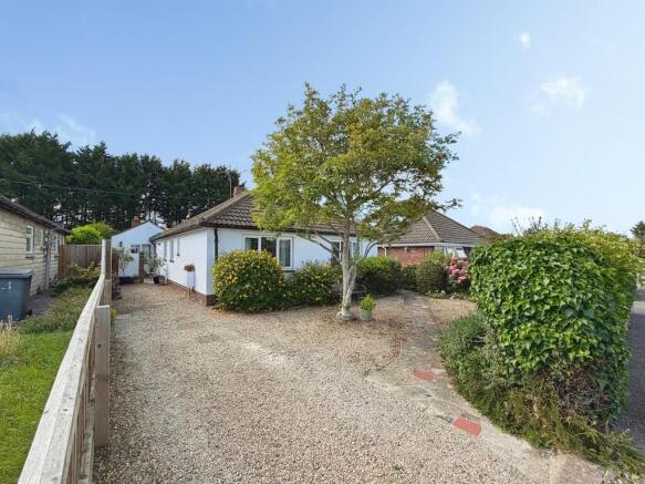 3 bed property, in Greenway Gardens, £450,000