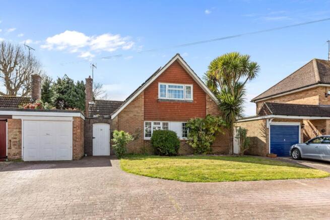 4 bed property, in Heron Way, £800,000
