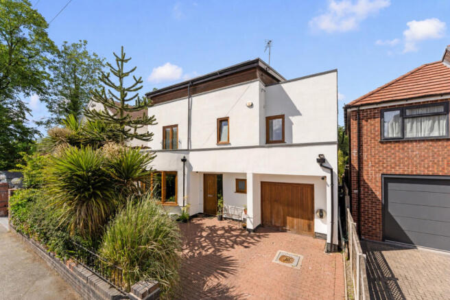 7 bed property, in Brooklands Road, £700,000