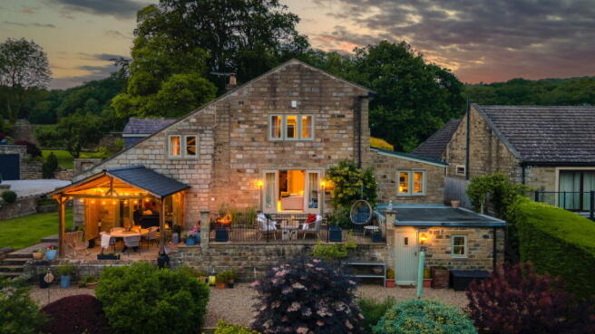 5 bed property, in Wylde Green, £975,000