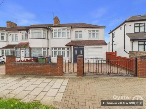 4 bed property, in Turner Road, £749,950