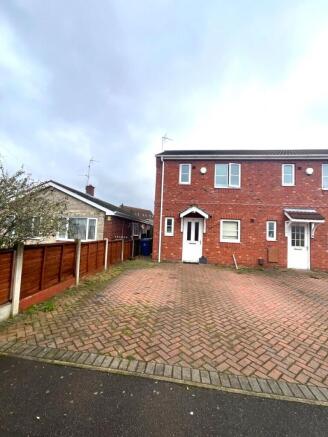 2 bed property, in Gunhills Lane, £155,000