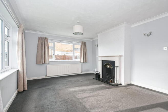 2 bed property, in Barley Gate, £185,000