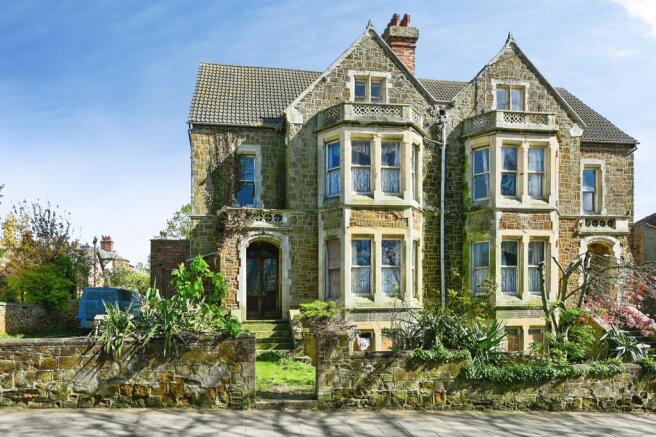 6 bed property, in Westgate, £300,000