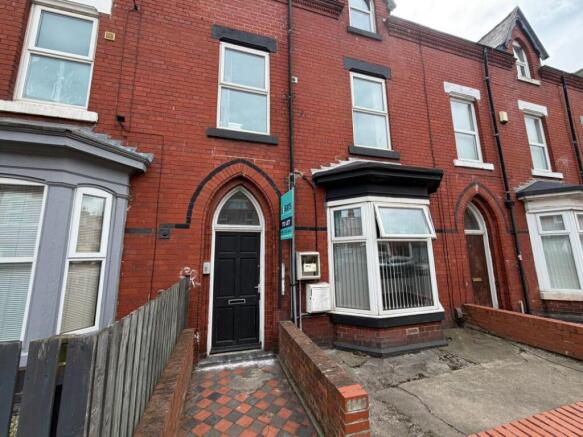1 bed property, in 40C York Road, £30,000