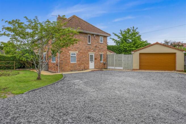 4 bed property, in Cherry Gardens, £550,000