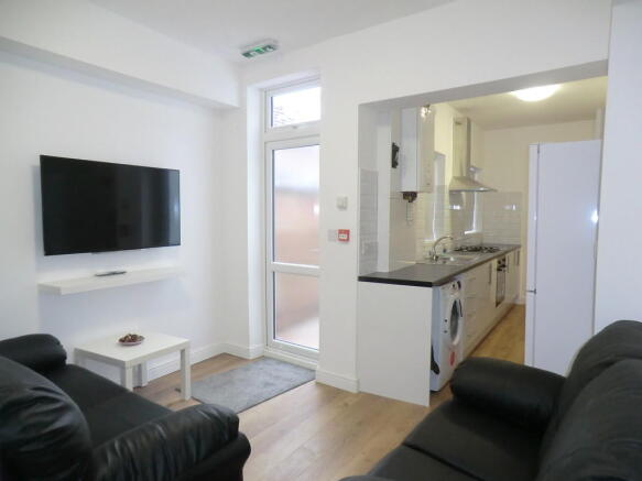 4 bed property, in Walsgrave Road, £200,000