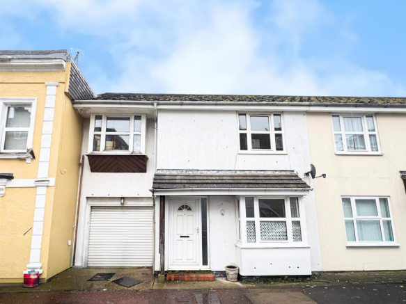 3 bed property, in Leslie Street, £200,000