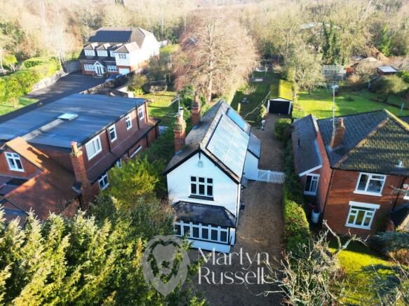 2 bed property, in Reading Road, £575,000