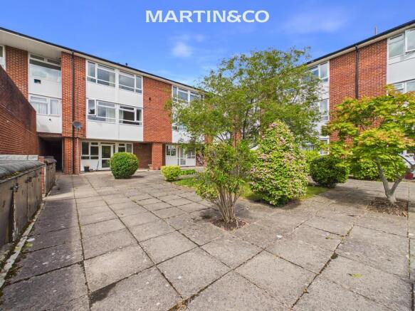 2 bed property, in Grainford Court, £200,000