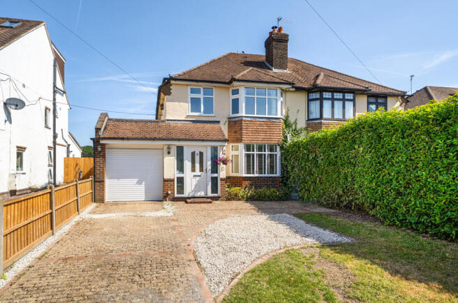 3 bed property, in Lower Weybourne Lane, £585,000