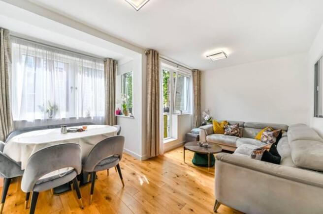 2 bed property, in Flat 25, £780,000