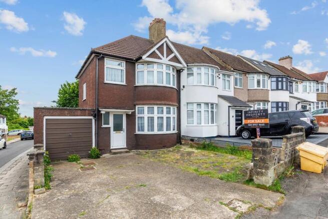 3 bed property, in Wakemans Hill Avenue, £599,000