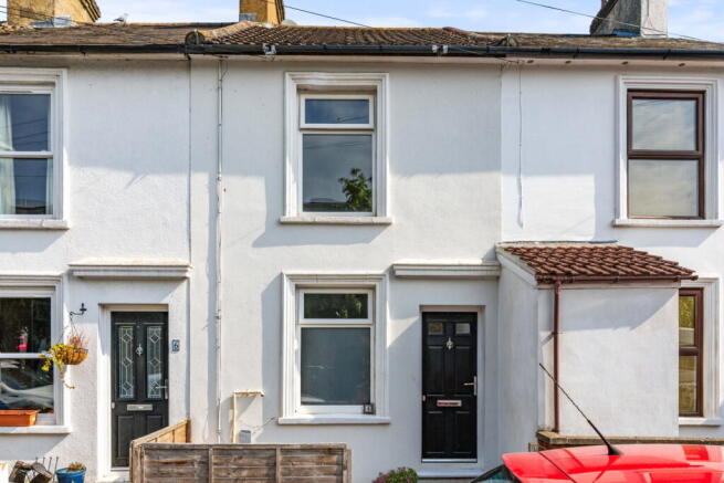 2 bed property, in Danvers Road, £350,000