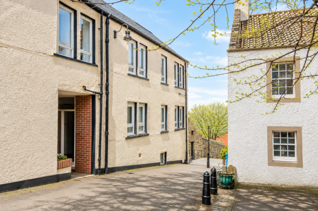 2 bed property, in Water Wynd, £249,000