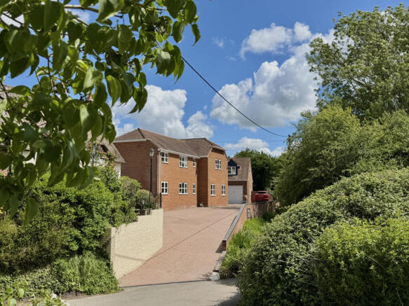 4 bed property, in Hollybush Lane, £850,000