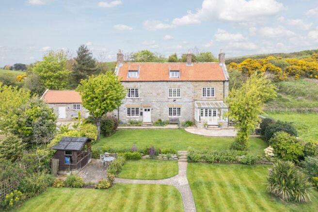 6 bed property, in Hood Lane, £995,000