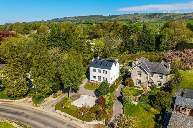 6 bed property, in Main Street, £885,000