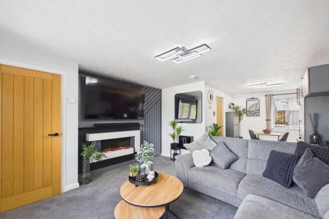 2 bed property, in Towerson Street, £120,000