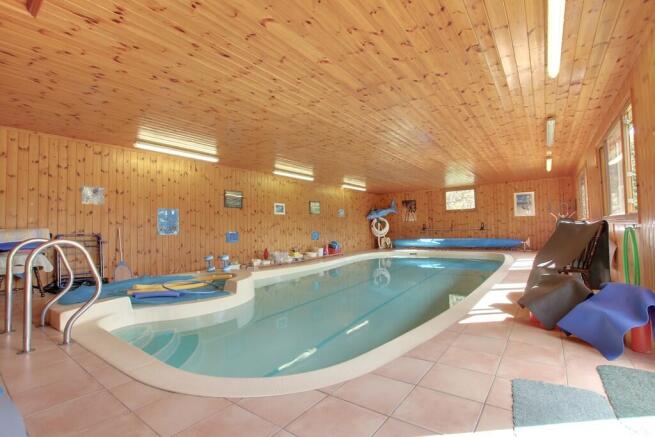 4 bed property, in Wood Street, £600,000