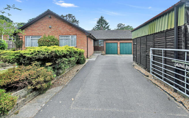 3 bed property, in Antells Way, £600,000