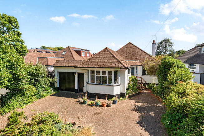 3 bed property, in Walton Lane, £800,000